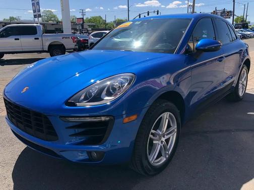 Sapphire Blue Metallic 2017 Porsche Macan Macan