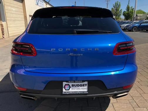Sapphire Blue Metallic 2017 Porsche Macan Macan