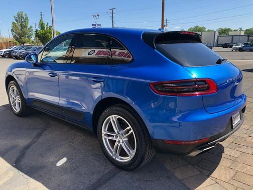 Sapphire Blue Metallic 2017 Porsche Macan Macan
