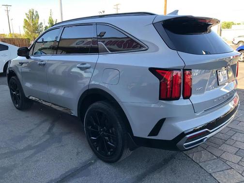 Wolf Gray 2022 Kia Sorento SX