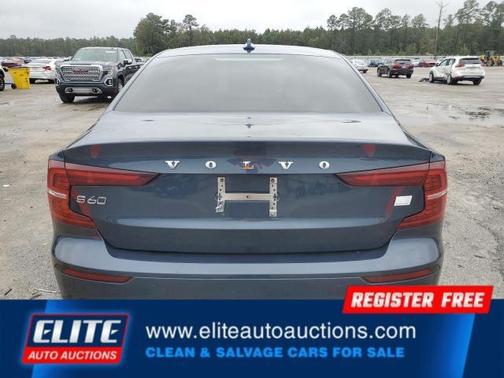 2024 Volvo S60 Recharge Plug-In Hybrid T8 Plus Dark Theme