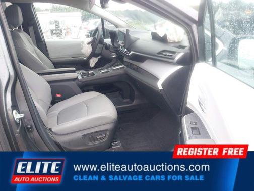 2025 Toyota Sienna XLE