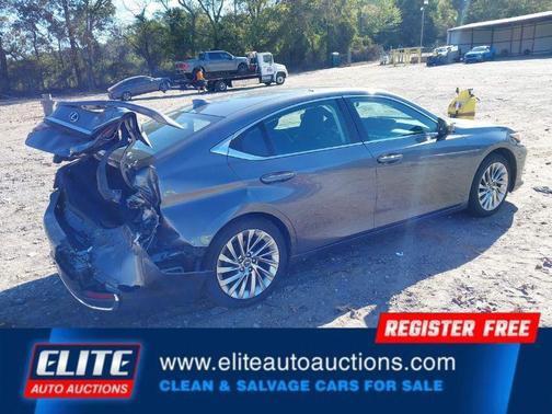 2021 Lexus ES 300h Ultra Luxury