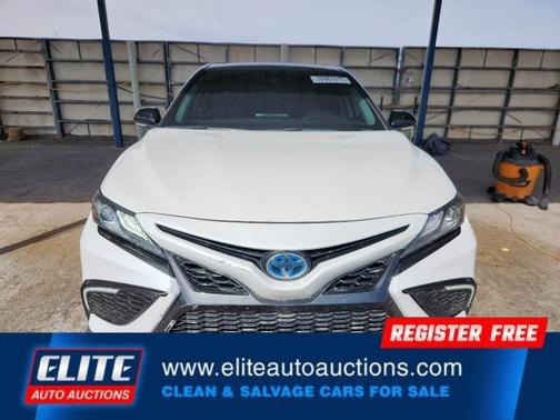 2024 Toyota Camry Hybrid SE
