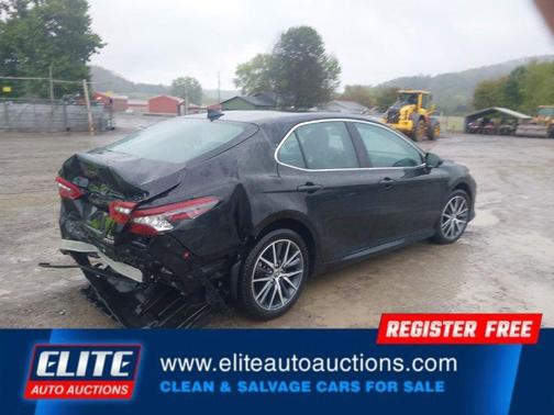 2023 Toyota Camry Hybrid XLE