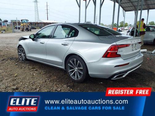 2022 Volvo S60 T5 Momentum