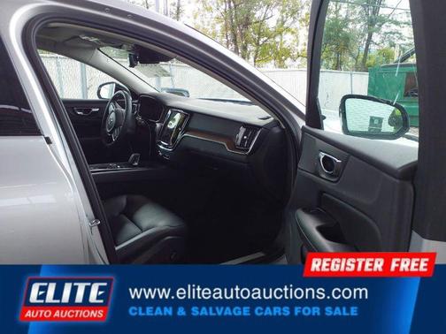 2022 Volvo S60 T5 Momentum