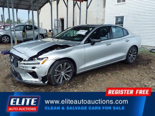 2022 Volvo S60 T5 Momentum