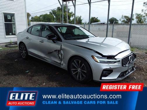 2022 Volvo S60 T5 Momentum