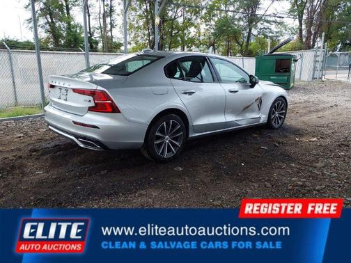 2022 Volvo S60 T5 Momentum