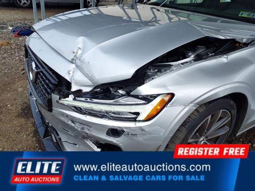 2022 Volvo S60 T5 Momentum