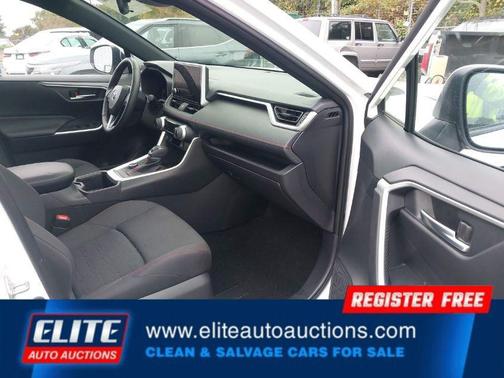 2024 Toyota RAV4 Prime SE