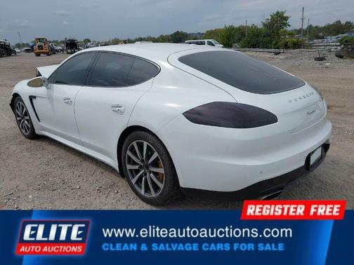2015 Porsche Panamera 4