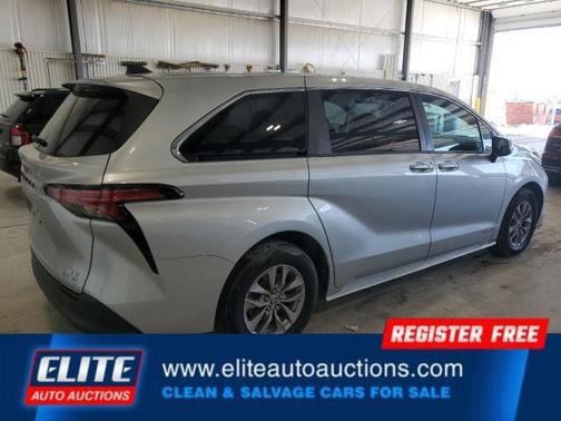 2021 Toyota Sienna LE