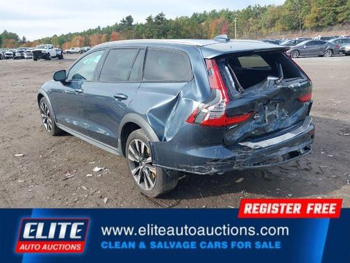 2022 Volvo V60 Cross Country T5