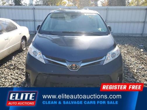 2018 Toyota Sienna XLE