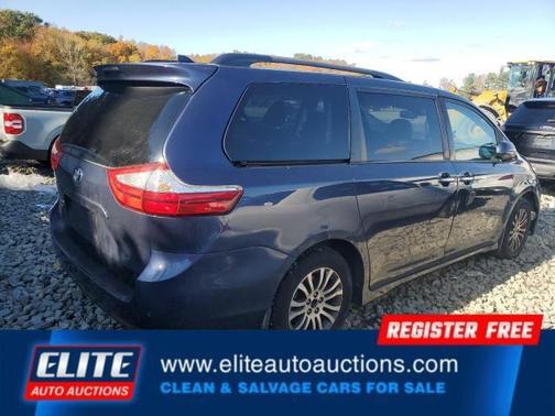 2018 Toyota Sienna XLE
