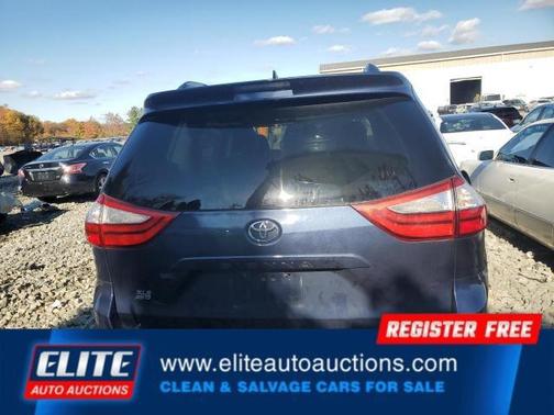 2018 Toyota Sienna XLE