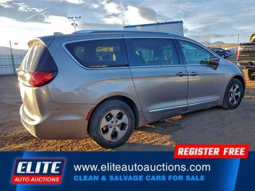 2017 Chrysler Pacifica Touring-L