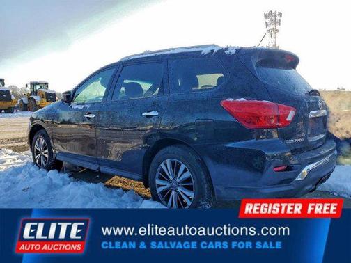 2018 Nissan Pathfinder SV