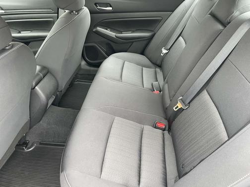 Glacier White 2022 Nissan Altima S FWD