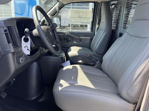 2025 Chevrolet Express 2500 RWD 2500 Regular Wheelbase WT