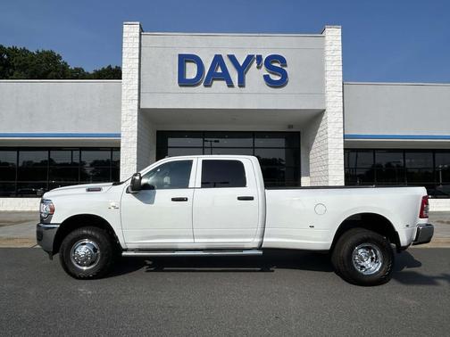 Bright White Clearcoat 2024 RAM 3500 Tradesman Crew Cab 4x4 8' Box
