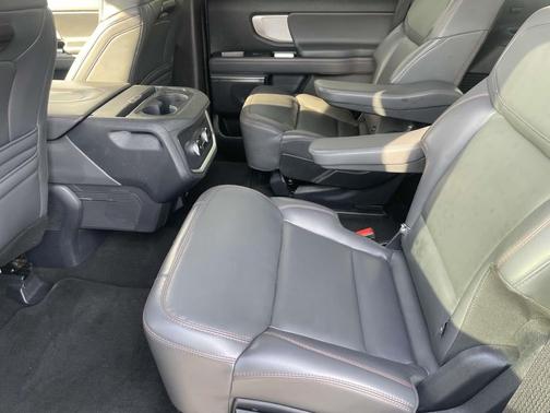 Oxford White 2025 Ford Expedition Active