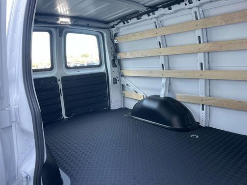 2024 GMC Savana 2500 Work Van