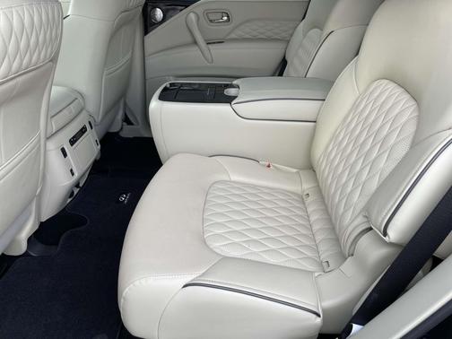 2024 INFINITI QX80 SENSORY AWD