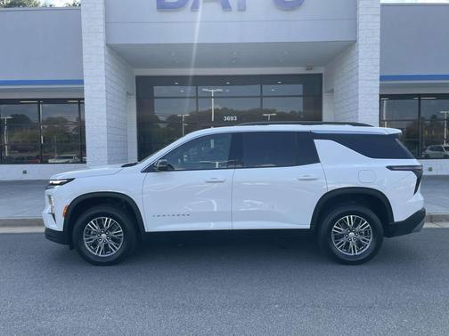 2025 Chevrolet Traverse LT
