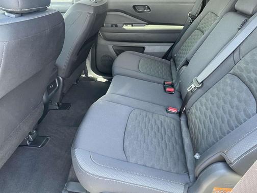 2025 Nissan Pathfinder S 4WD