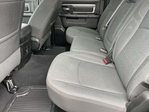 2023 RAM 1500 Classic Warlock Crew Cab 4x4 5'7' Box