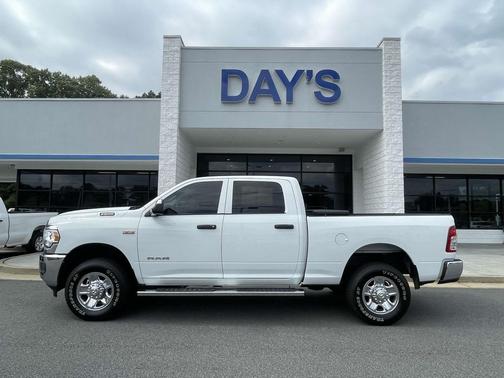 2022 RAM 2500 Tradesman Crew Cab 4x4 6'4' Box