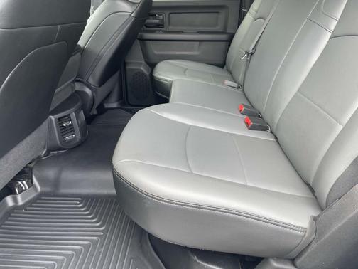 2022 RAM 2500 Tradesman Crew Cab 4x4 6'4' Box