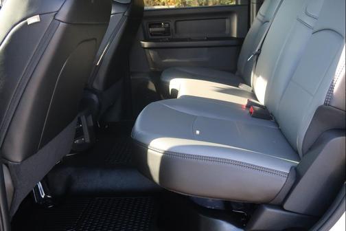 2022 RAM 2500 Tradesman Crew Cab 4x4 6'4' Box