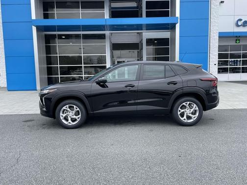 Mosaic Black Metallic 2026 Chevrolet Trax LS
