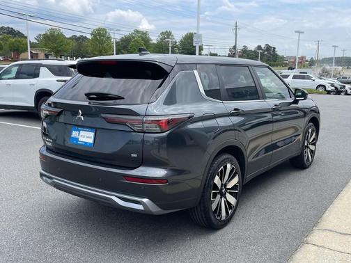 Gray 2025 Mitsubishi Outlander SE 2.5 2WD