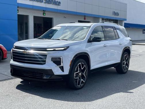 Polar White Tricoat 2026 Chevrolet Traverse High Country