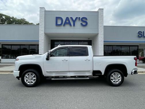 Iridescent Pearl Tricoat 2025 Chevrolet Silverado 2500 High Country