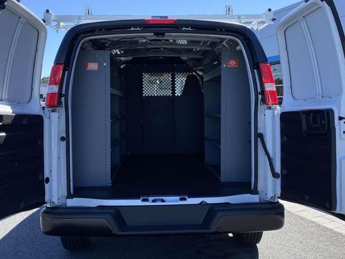 2025 Chevrolet Express 2500 RWD 2500 Regular Wheelbase WT