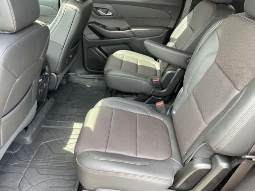 Radiant Red Tintcoat 2023 Chevrolet Traverse High Country