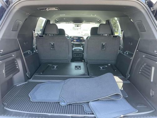 Mosaic Black Metallic 2026 Chevrolet Traverse LT