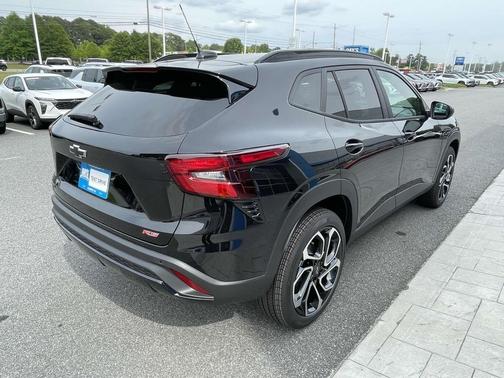 Mosaic Black Metallic 2026 Chevrolet Trax FWD 2RS
