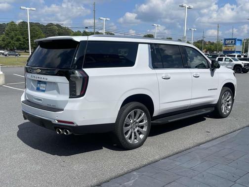 Polar White Tricoat 2026 Chevrolet Suburban Premier