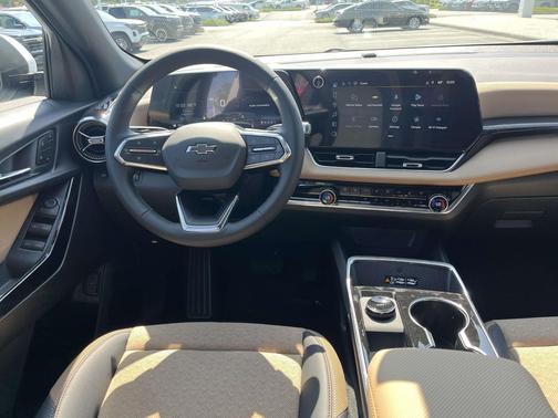 Polar White Tricoat 2027 Chevrolet Equinox ACTIV FWD