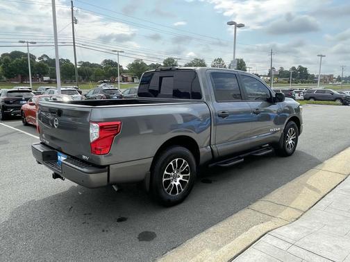 2024 Nissan Titan SV