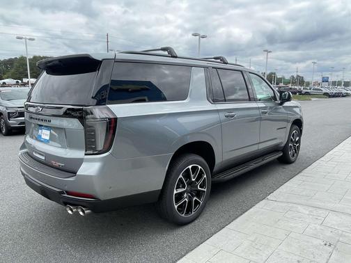 2025 Chevrolet Suburban RST