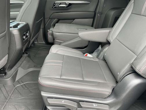 2025 Chevrolet Suburban RST