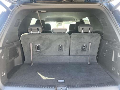 Lakeshore Blue Metallic 2024 Chevrolet Traverse LT